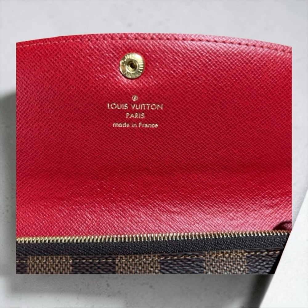 Louis Vuitton Emilie Wallet in Damier Ebene with Red Snap. Full Inclusion. - Picture 4 of 9